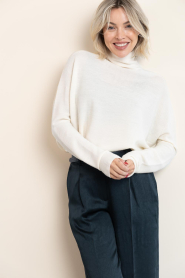 Drykorn |  Wool sweater with turtle neck Liora | natural | Picture 5