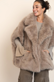 Alter Ego |  Faux fur coat/poncho Elin | taupe | Picture 8