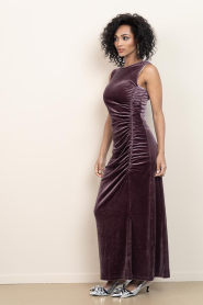 Lollys Laundry |  Stretch velvet maxi dress Luton | burgundy | Picture 4