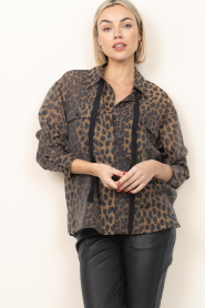 Dante6 |  Tencel blouse with bow Rique | animal print | Picture 5