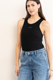 Haute L'Amitié |  Ribbed tank top Badge | black | Picture 4
