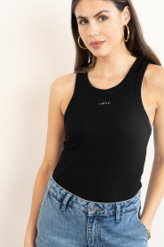 Haute L'Amitié |  Ribbed tank top Badge | black | Picture 5