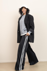 Haute L'Amitié |  Sporty pants with logo Baggy | black | Picture 4