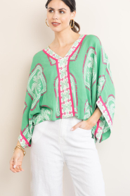Lola Casademunt :  Viscose top with print Pico | green - img4