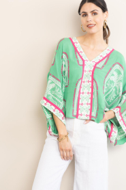 Lola Casademunt :  Viscose top with print Pico | green - img5