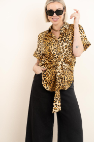 Lola Casademunt |  Blouse with leopard print Manga | animal print | Picture 4