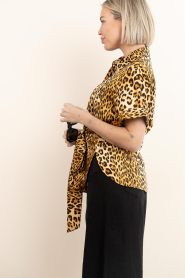 Lola Casademunt |  Blouse with leopard print Manga | animal print | Picture 6