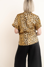 Lola Casademunt |  Blouse with leopard print Manga | animal print | Picture 7