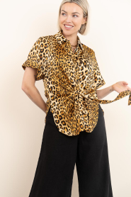Lola Casademunt |  Blouse with leopard print Manga | animal print | Picture 8