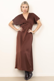 Co'Couture |  Satin maxi dress Safira | brown | Picture 2