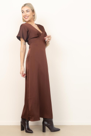 Co'Couture |  Satin maxi dress Safira | brown | Picture 7