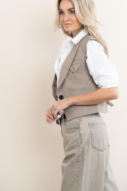 Copenhagen Muse :  Waistcoat with decorative pockets Tailor | taupe - img9