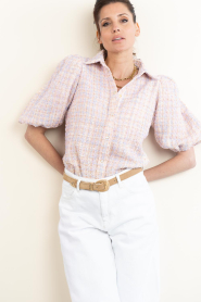 Janice |  Bouclé lurex blouse with puffed sleeves Lars | pink | Picture 6