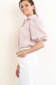 Janice |  Bouclé lurex blouse with puffed sleeves Lars | pink | Picture 8