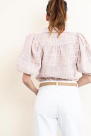 Janice |  Bouclé lurex blouse with puffed sleeves Lars | pink | Picture 9