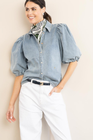 Janice |  Denim blouse with puffed sleeves Lars | blue | Picture 2