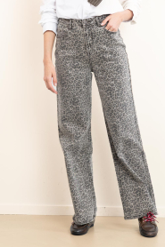 Janice :  Leopard print straight leg jeans Jason | animal print - img4