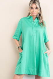 Est'Seven |  Poplin dress Beyza | green  | Picture 4