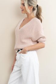 by-bar |  Cotton sweater with V-neck Lune | pink | Picture 9