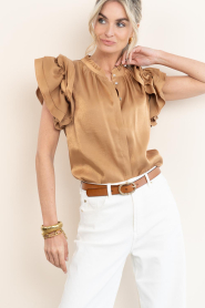 Aaiko |  Blouse with ruffles Gezana | camel | Picture 2