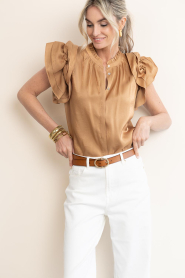 Aaiko |  Blouse with ruffles Gezana | camel | Picture 4