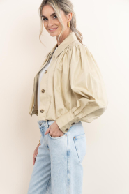 Aaiko |  Cropped jacket with pleats Yuki | Beige | Picture 7