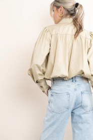 Aaiko |  Cropped jacket with pleats Yuki | Beige | Picture 9
