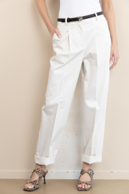 Copenhagen Muse |  Poplin barrel trousers Selena | natural | Picture 5