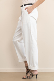 Copenhagen Muse |  Poplin barrel trousers Selena | natural | Picture 7