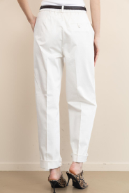 Copenhagen Muse |  Poplin barrel trousers Selena | natural | Picture 8