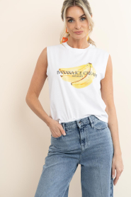 Elite Paris |  Cropped sleeveless T-shirt Banana | white | Picture 4