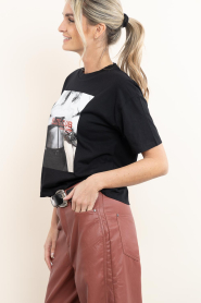 Elite Paris |  Cropped T-shirt with print Plasir | black | Picture 6