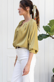 Drykorn :  Satin top with pleats Harleen | yellow - img7