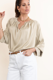 Drykorn :  Satin top with pleats Harleen | beige - img5
