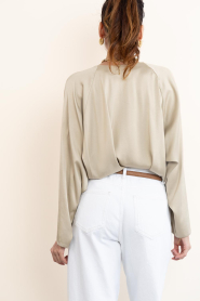 Drykorn :  Satin top with pleats Harleen | beige - img7