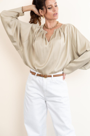 Drykorn :  Satin top with pleats Harleen | beige - img10