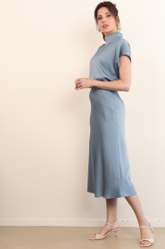 Drykorn :  Satin midi skirt Ura | blue - img6
