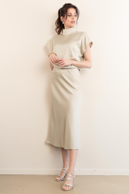 Drykorn |  Satin midi skirt Ura | beige | Picture 5