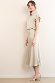 Drykorn |  Satin midi skirt Ura | beige | Picture 7