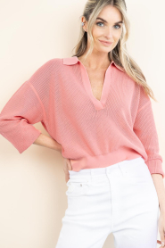 Drykorn |  Knitted sweater with V-neck Jorgia | coral | Picture 5