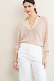 Drykorn |  Knitted sweater with V-neck Jorgia | light pink | Picture 5