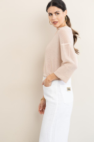 Drykorn |  Knitted sweater with V-neck Jorgia | light pink | Picture 6