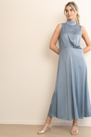 Drykorn :  Satin maxi dress Amabel | blue - img7
