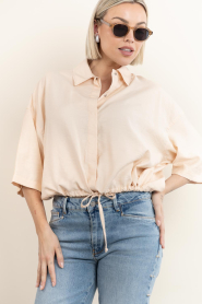 Drykorn :  Blouse with elastic waistband Lainay | pink - img4