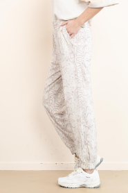 Deblon |  Pants with snake print Donna | beige | Picture 5