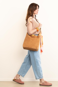 Gianni Chiarini |  Suede shoulder bag Jo | camel | Picture 2