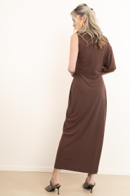 Dante6 |  Off shoulder maxi dress Aliki | brown | Picture 10