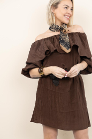 Dante6 |  Viscose off- shoulder dress Kyo | brown | Picture 6