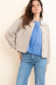 STUDIO AR :  Suede cropped jacket Elaine | taupe - img2