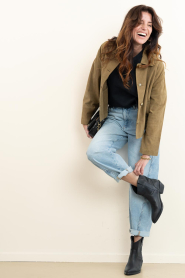STUDIO AR :  Suede cropped jacket Elaine | green - img3
